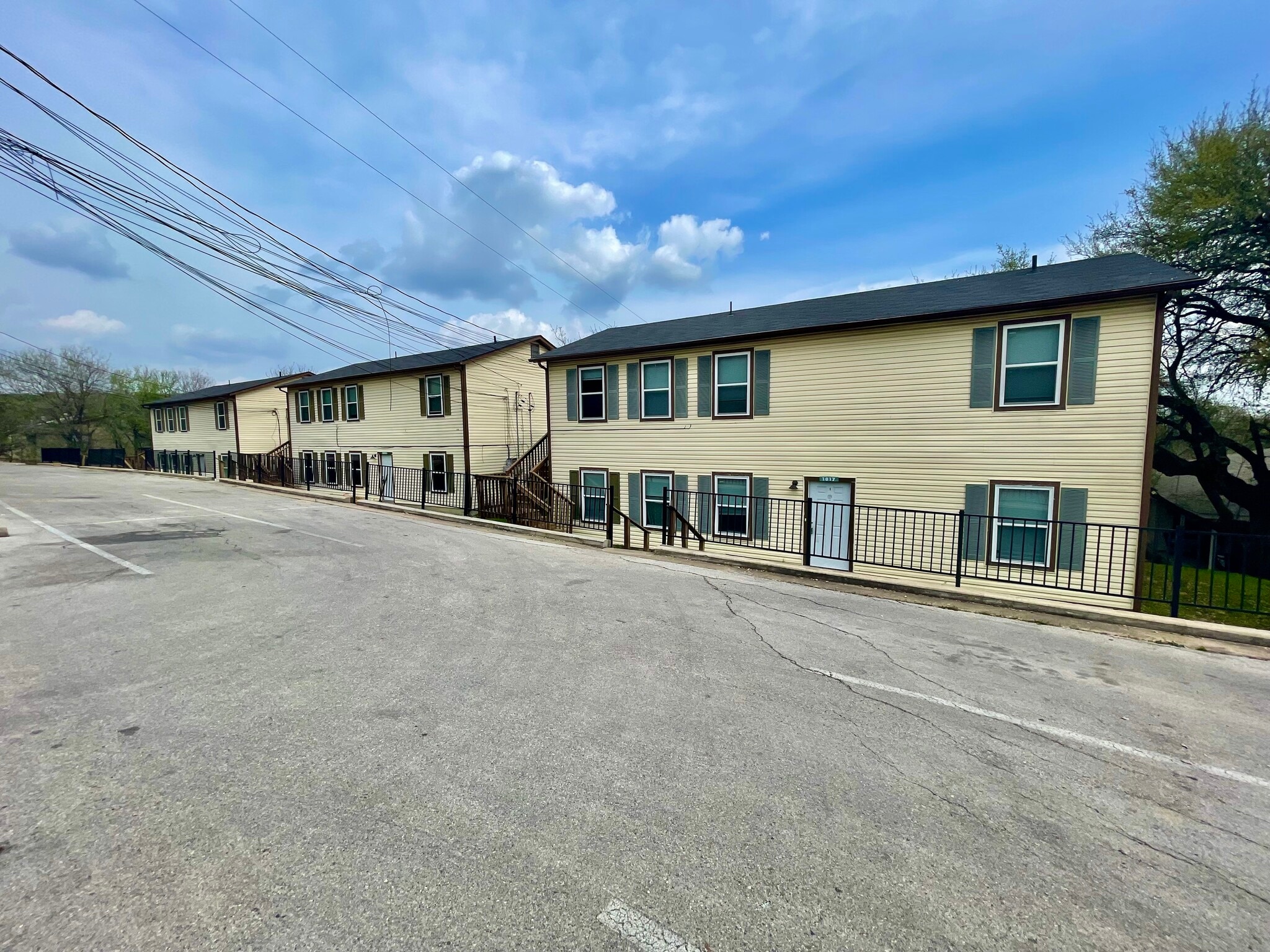 1009 Advance St, San Marcos, TX for Sale