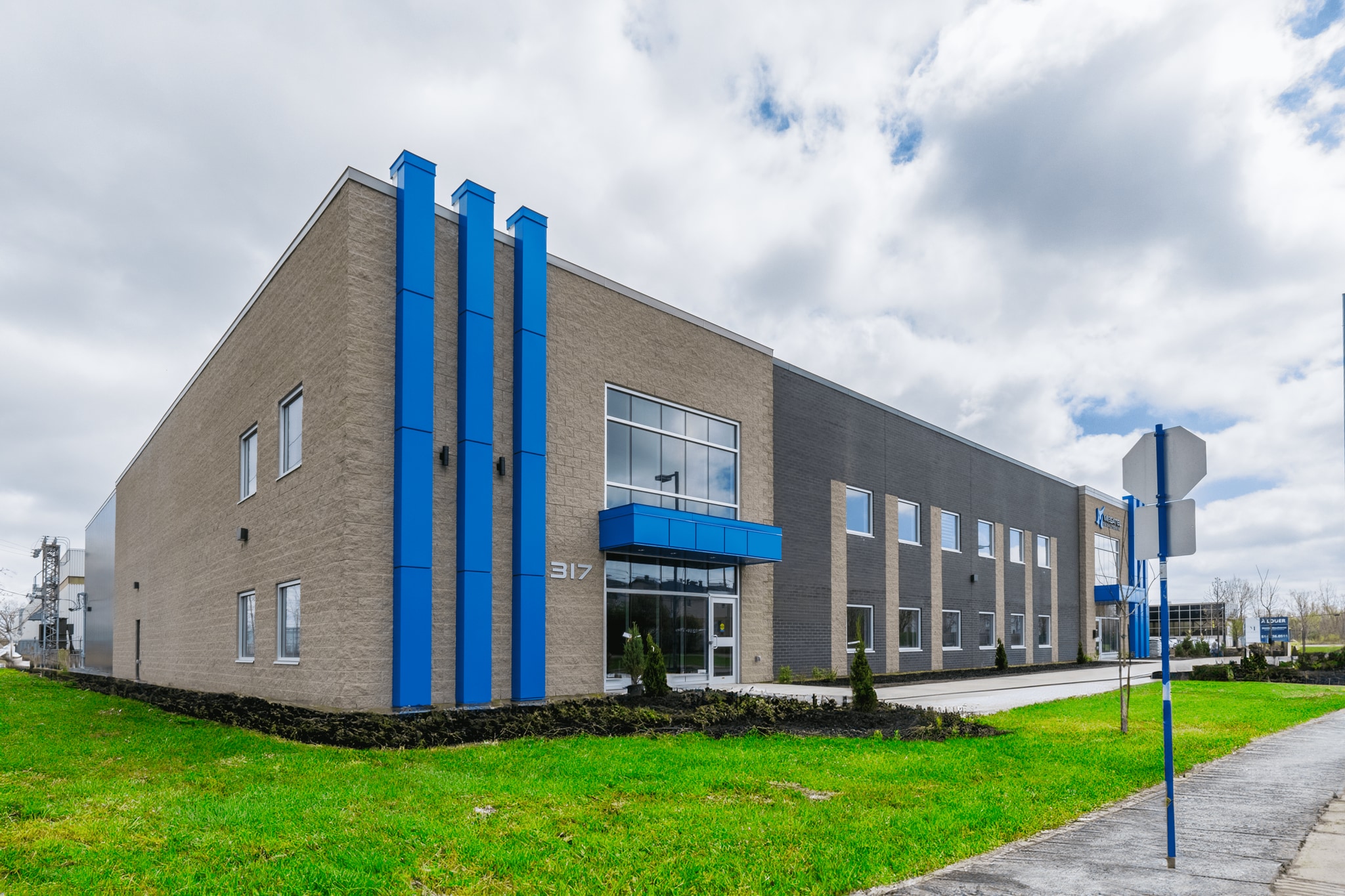 315-317 Av Avro, Pointe-claire, QC for Rent