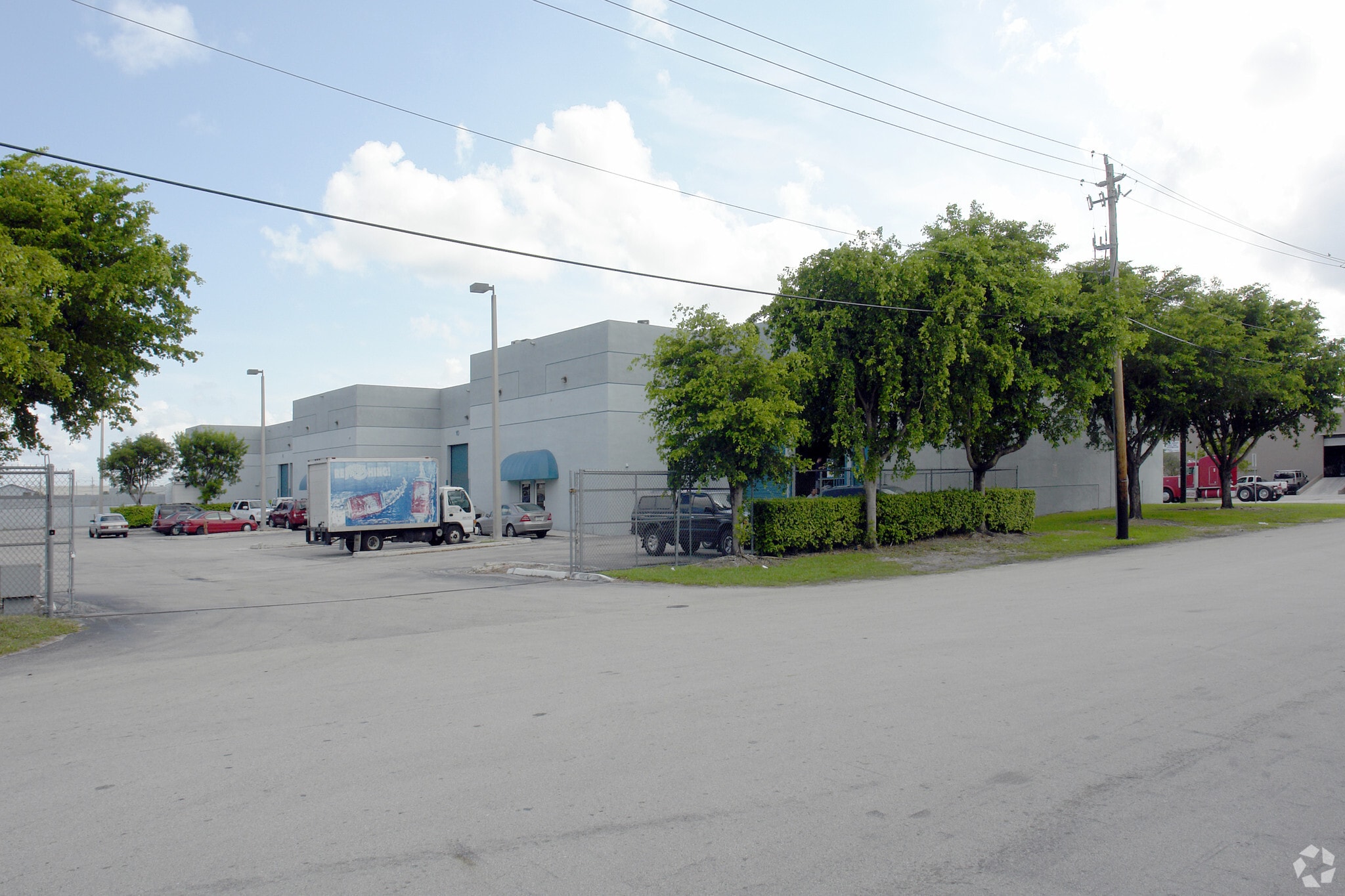 8201-8209 NW 70th St, Miami, FL for Rent