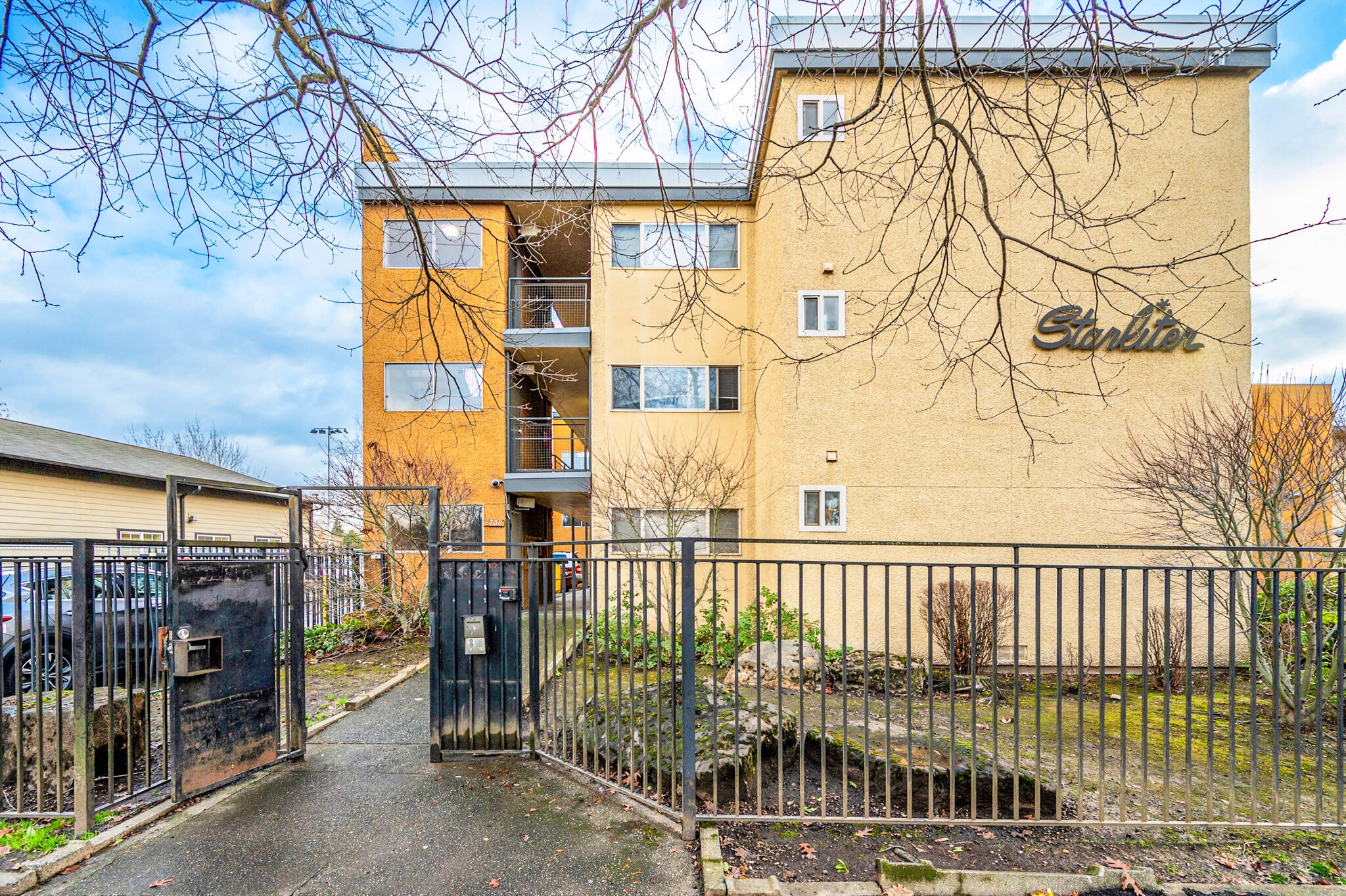 8708 Rainier Ave S, Seattle, WA for Sale