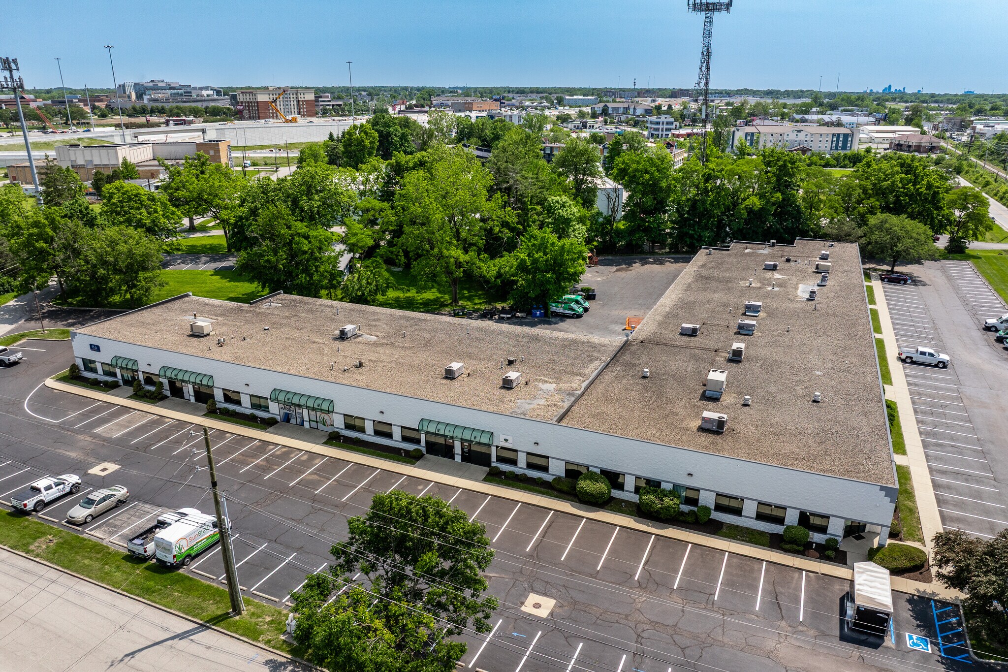 8444 Castlewood Dr, Indianapolis, IN for Rent