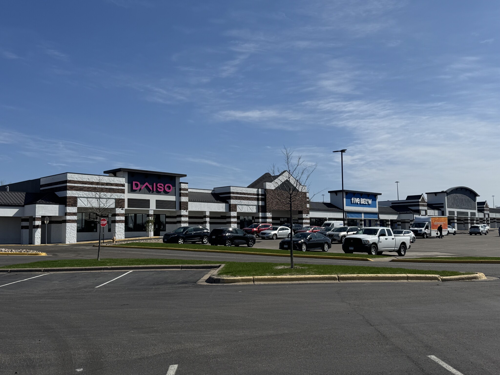 1715-1749 Beam Ave, Maplewood, MN for Rent