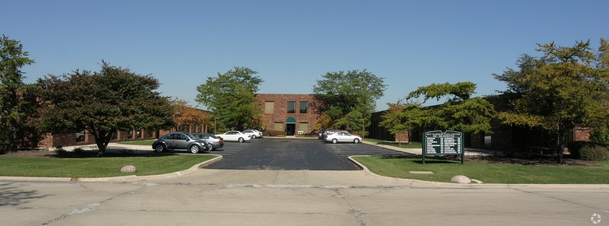 3150-3210 Doolittle Dr, Northbrook, IL for Rent