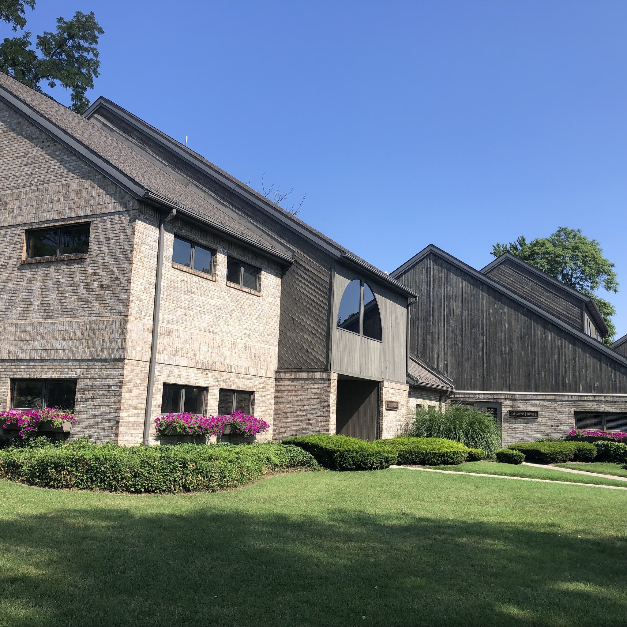 228-246 Waterfall Dr, Elkhart, IN for Sale