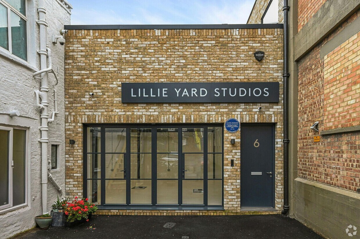 6 Lillie Yard, London, LND for Rent