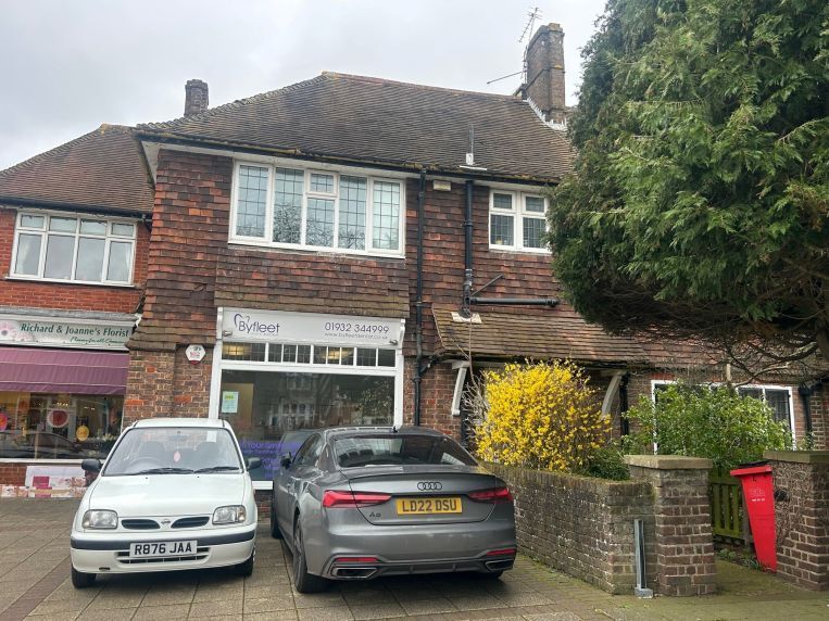 29 High Rd, Byfleet, SRY for Sale