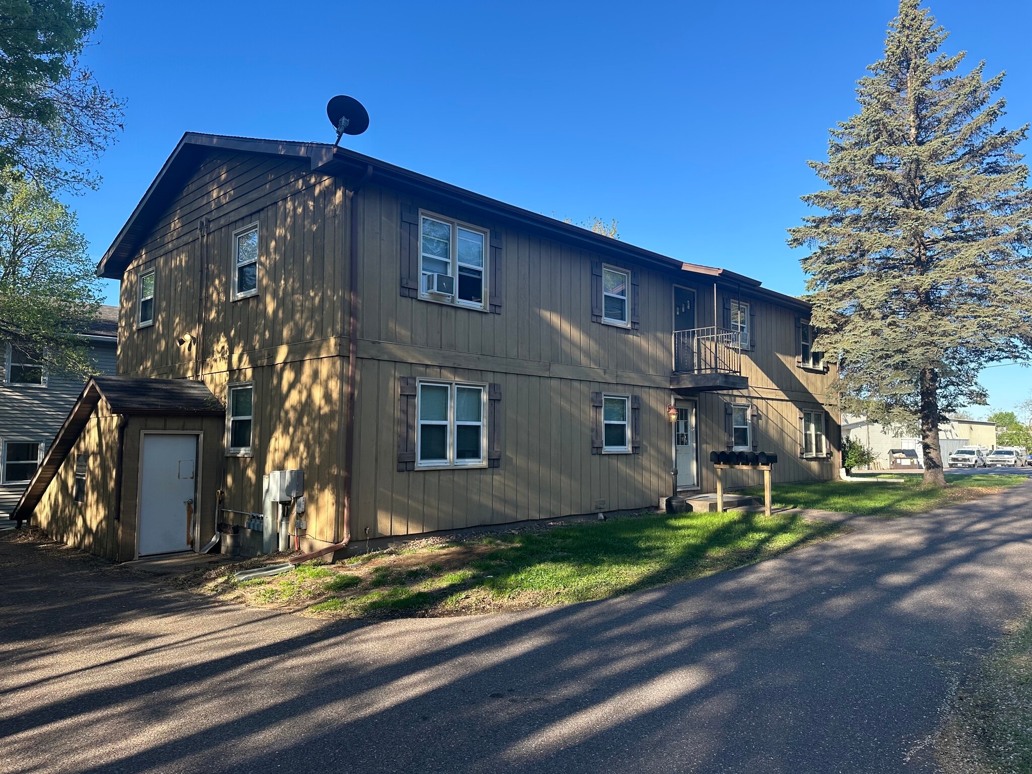 615 Mount Nemo Ave, Eau Claire, WI for Sale