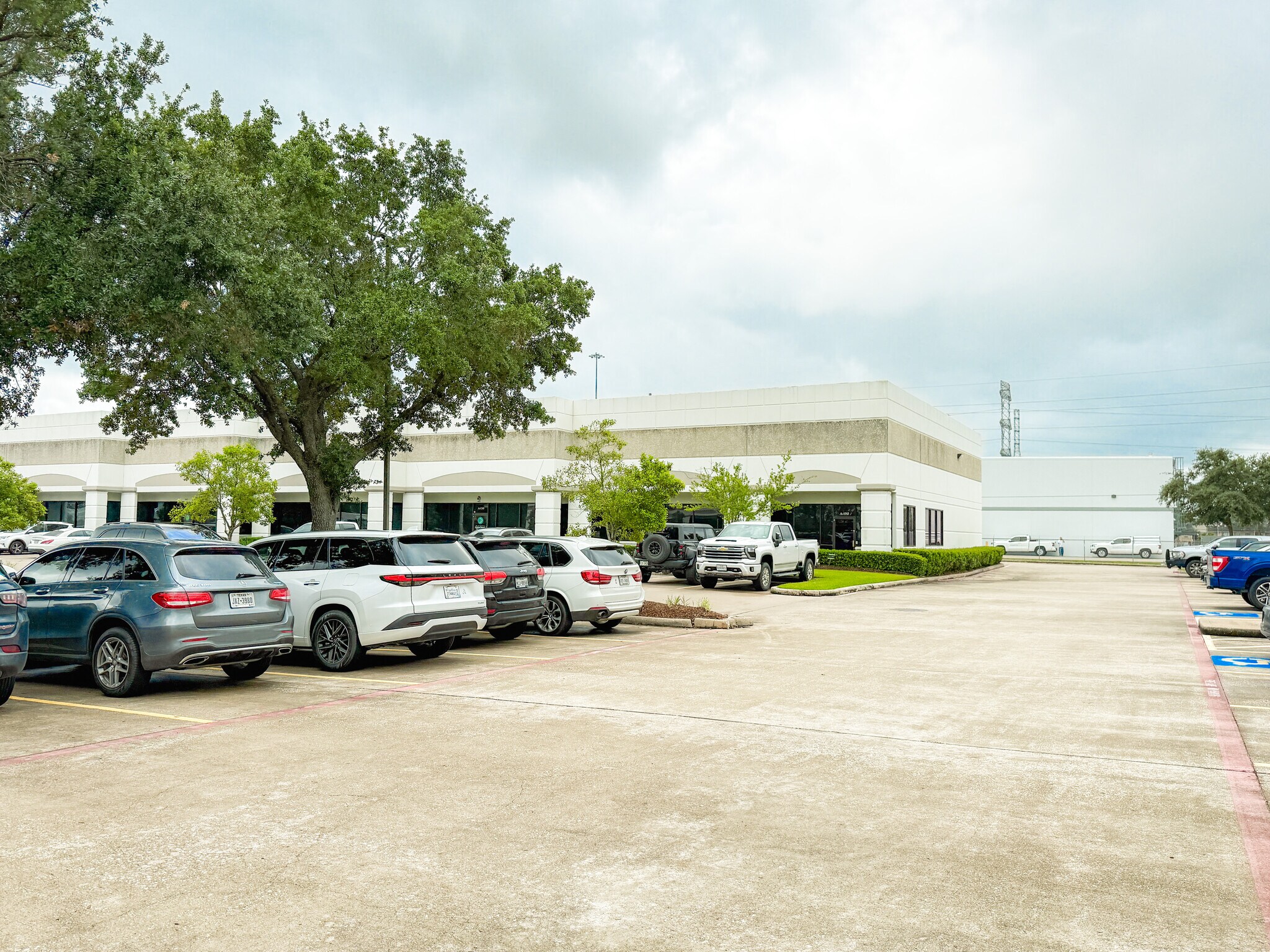 2901 W Sam Houston Pky N, Houston, TX for Rent