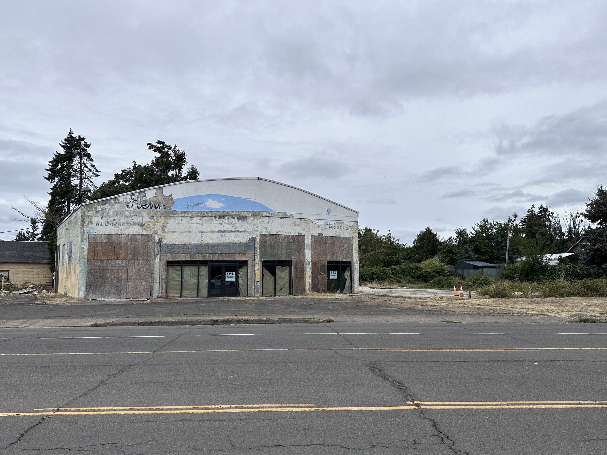 711 S Pacific Hwy, Cottage Grove, OR for Sale