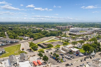 Mundelein, IL Bank - 469 N Seymour Ave