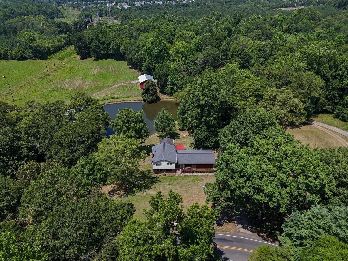 813 Robinson Clemmer Rd, Dallas, NC for Sale