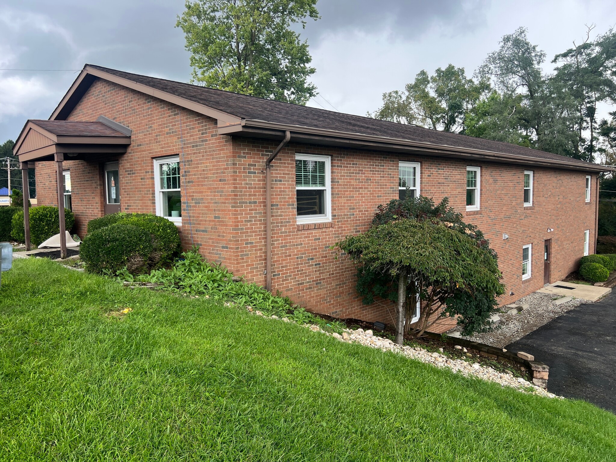 1 Halloran Park Ln, Saint Clairsville, OH for Sale
