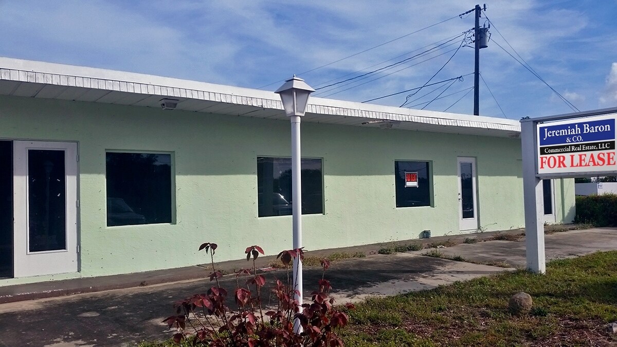 2426 NE Letitia St, Jensen Beach, FL for Sale