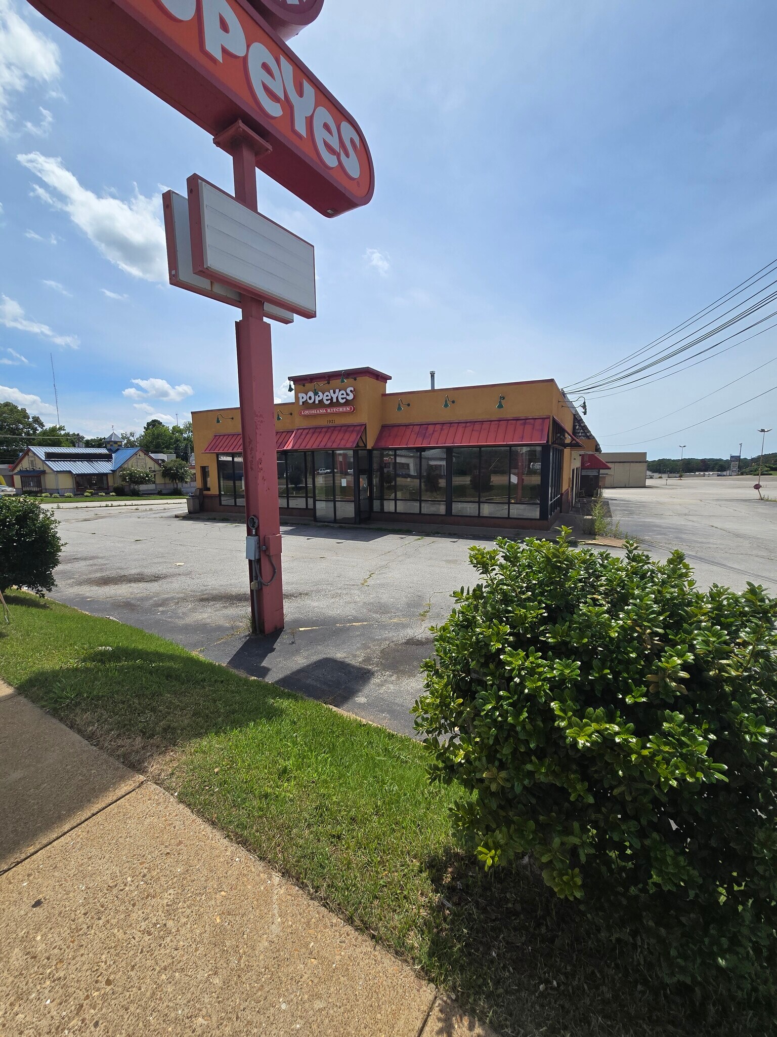 1921 N Highland Ave, Jackson, TN for Rent