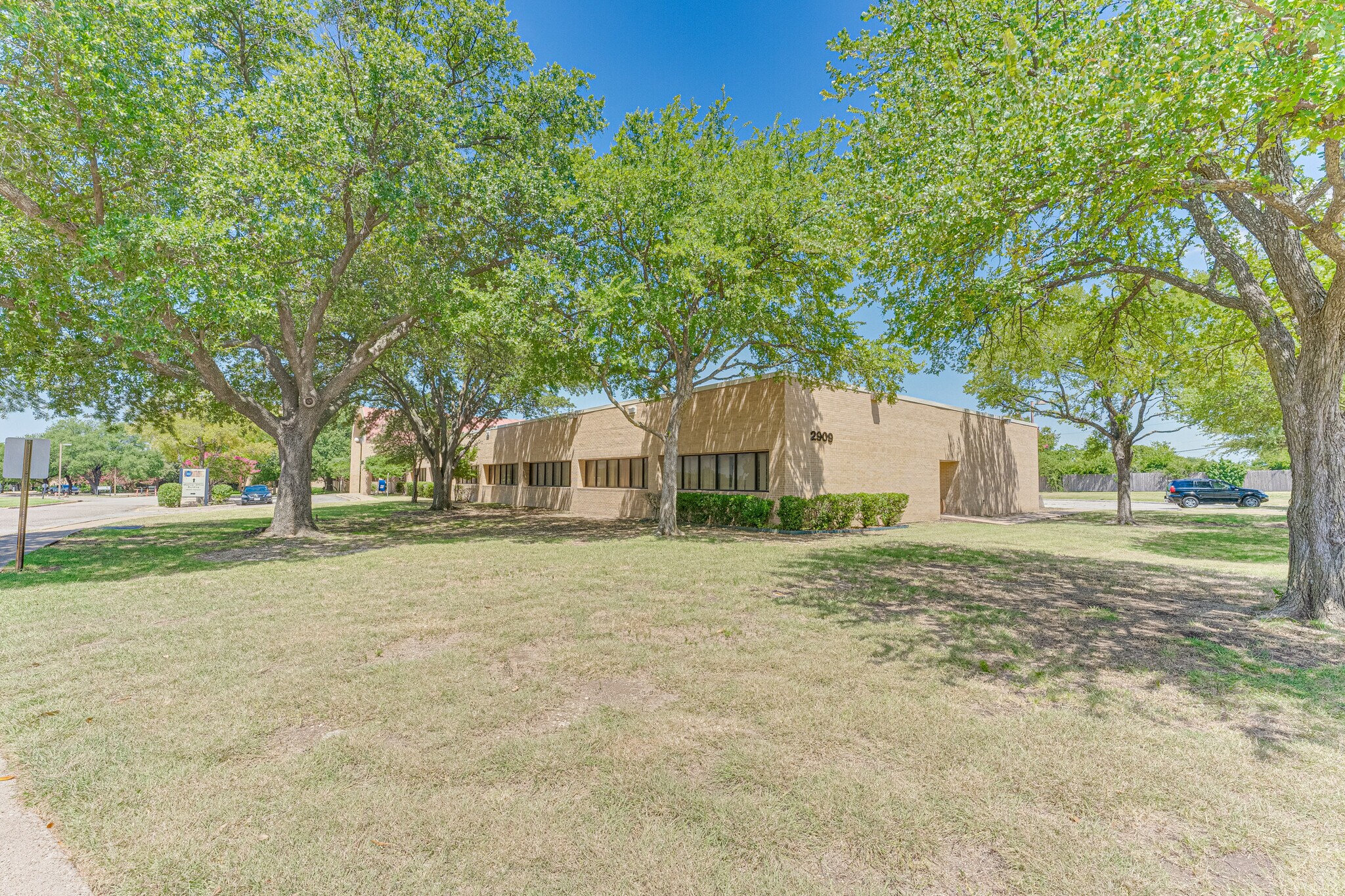 2909 S Hampton Rd, Dallas, TX for Sale