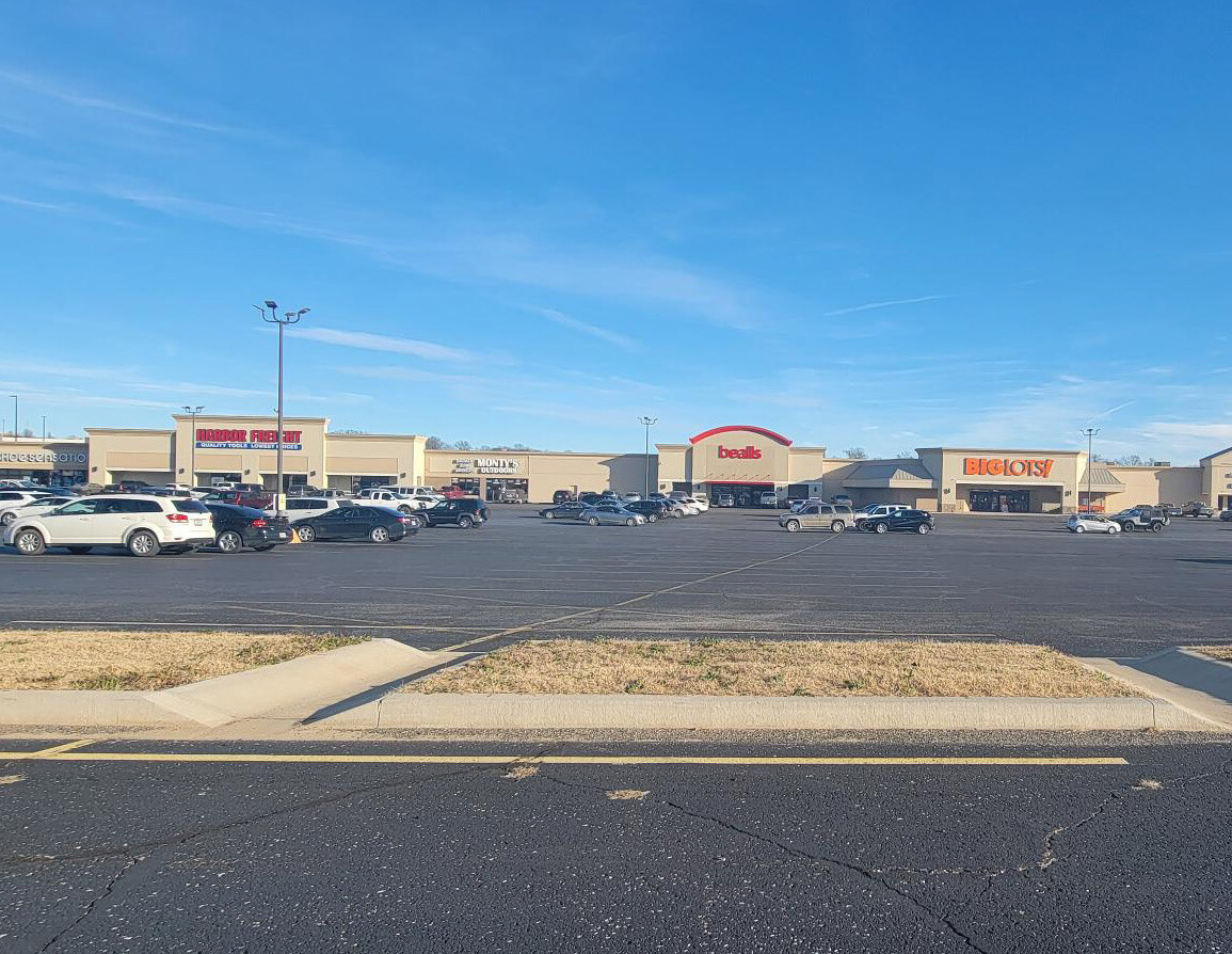 1301-1425 Southern Hills Ctr, West Plains, MO for Rent