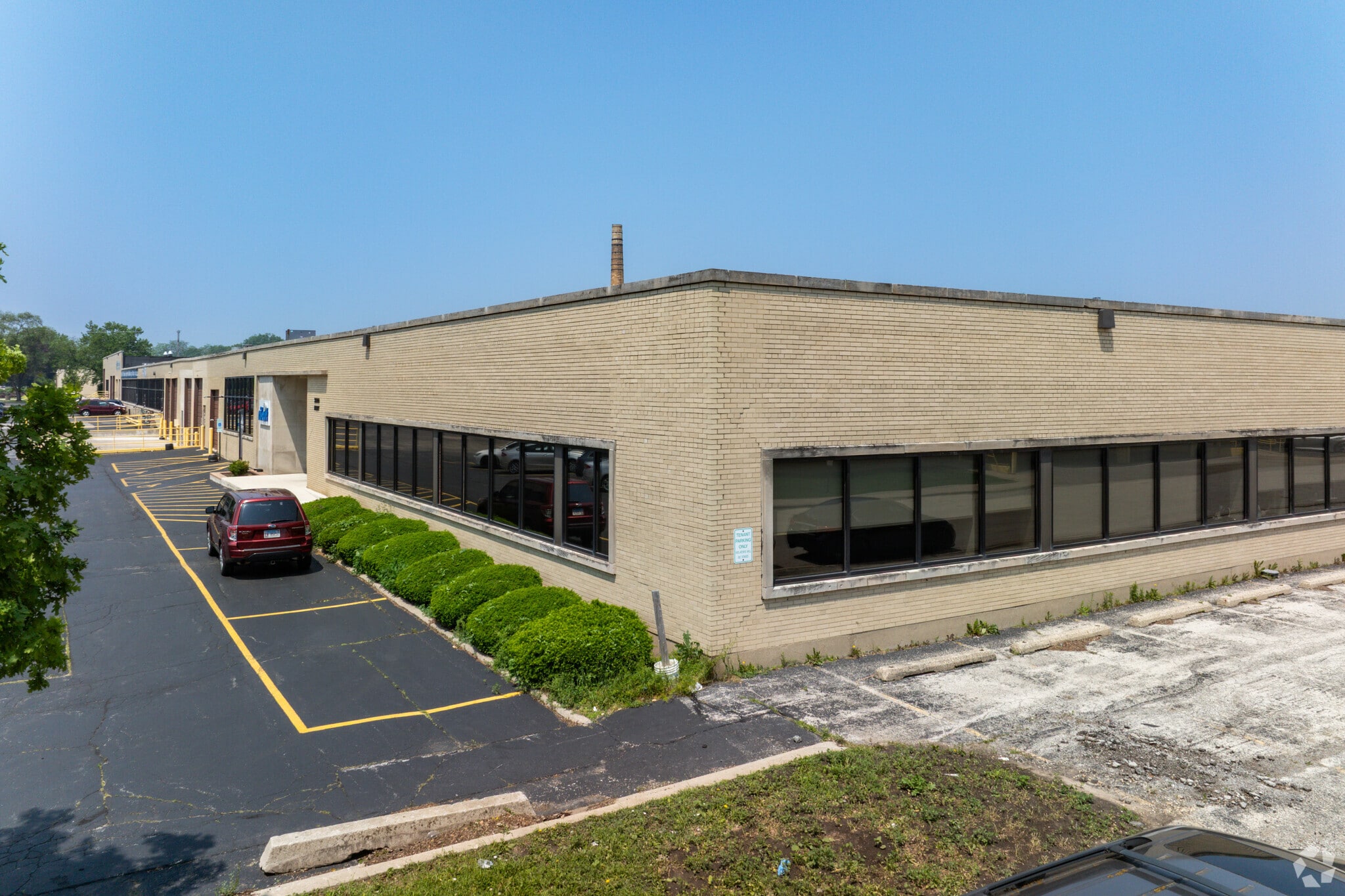 3600-3690 W Pratt Ave, Lincolnwood, IL for Rent