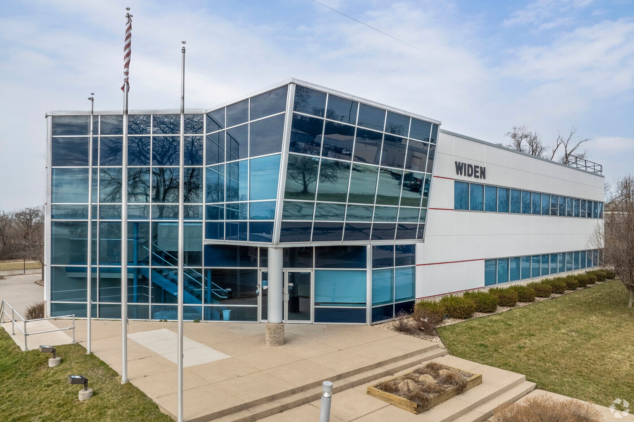 6911 Mangrove Ln, Monona, WI for Sale
