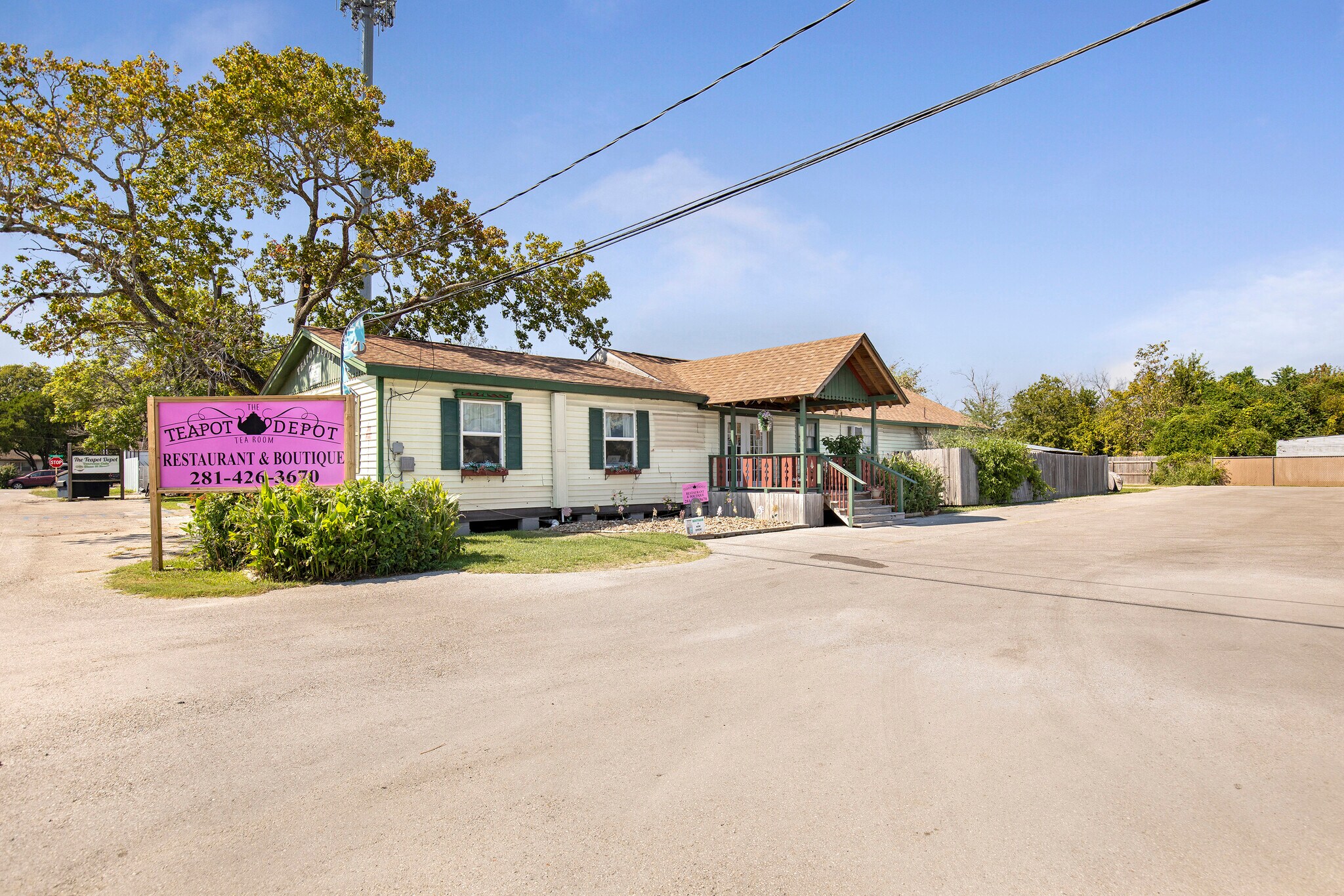112 Denny St, Highlands, TX for Sale