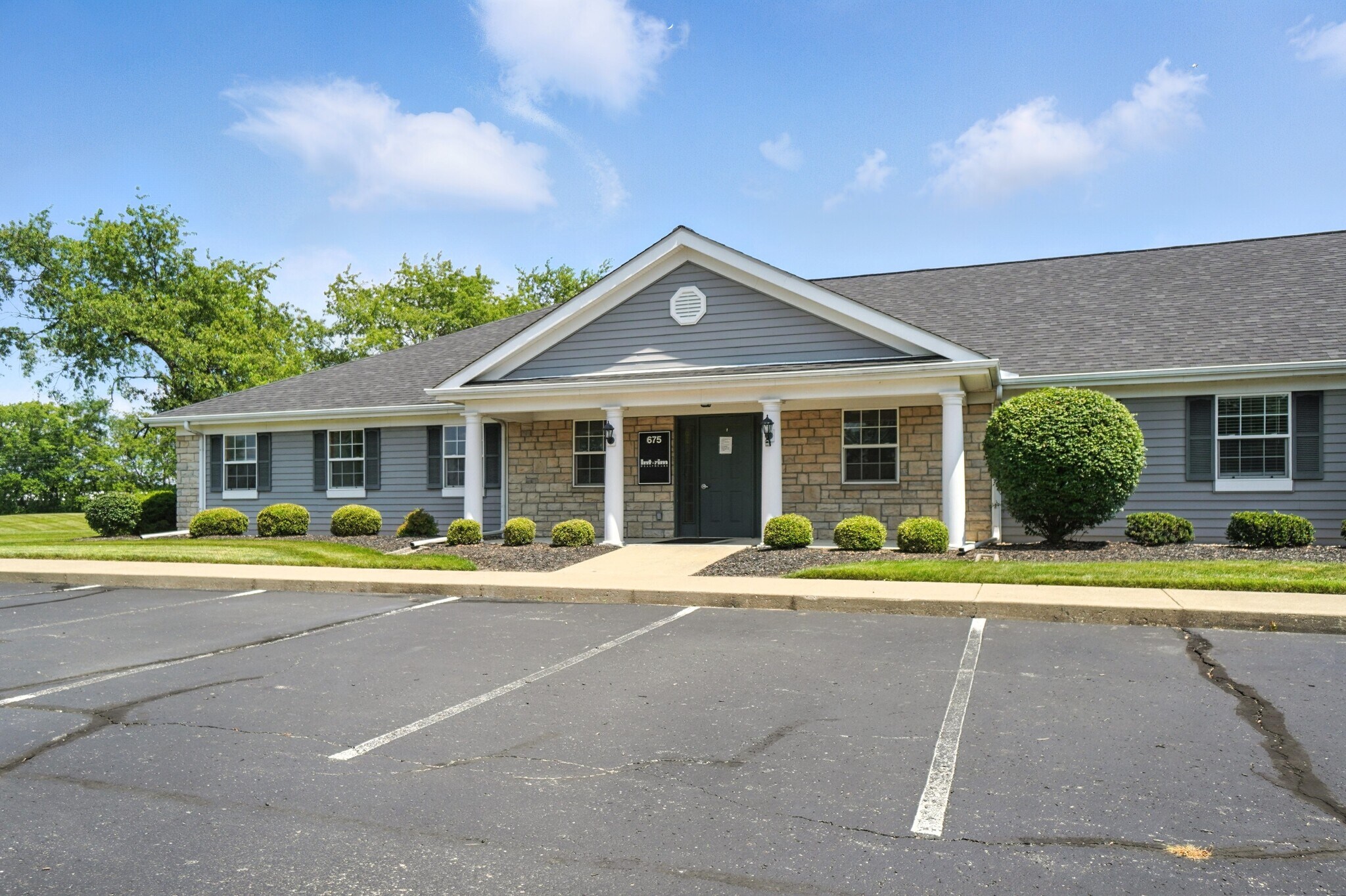 675-681 Hopewell Dr, Heath, OH for Rent
