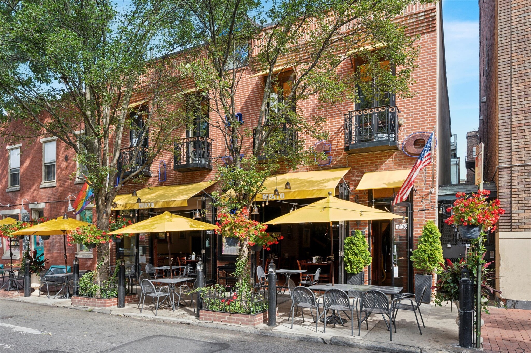 1141-1143 Pine St, Philadelphia, PA for Sale