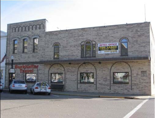 414 Broadway St, Baraboo, WI for Rent