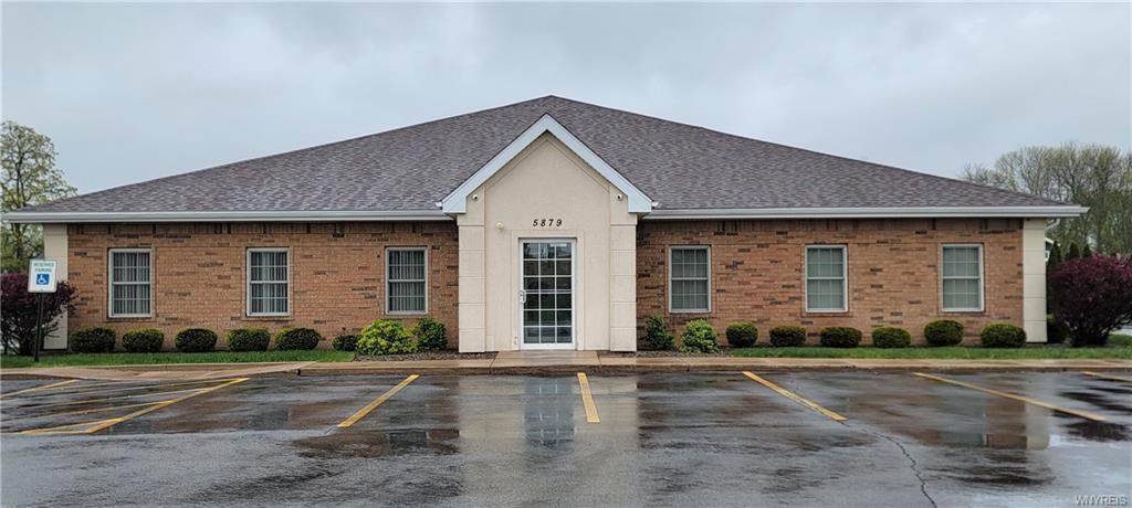 5879 Snyder Dr, Lockport, NY for Sale
