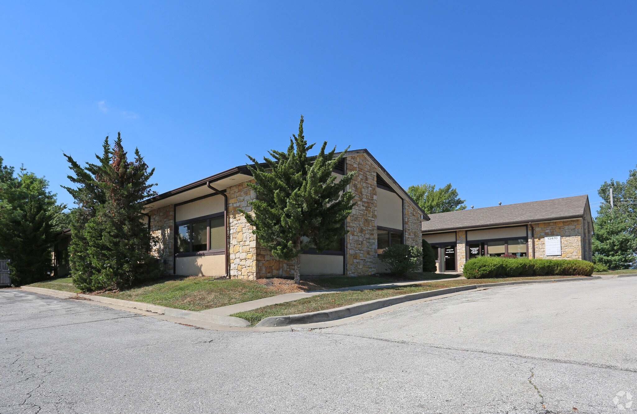 13460 S Arapaho Dr, Olathe, KS for Rent