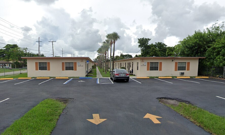 2412 NW 58th St, Miami, FL for Sale