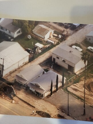 978, 982 & 982 1/2 Center St & Lot