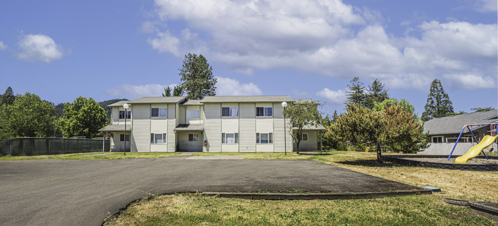 875 Landing St, Sutherlin, OR for Sale