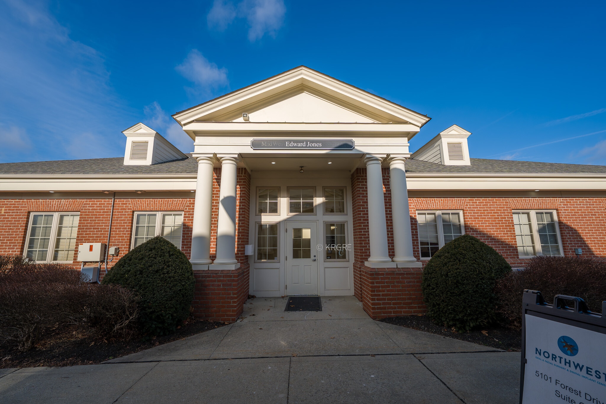 5121 Forest Dr, New Albany, OH for Sale