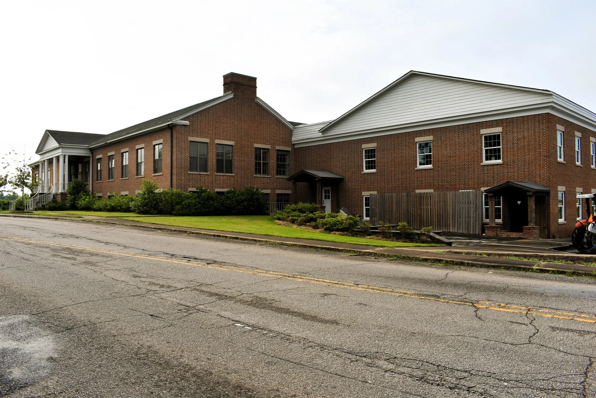 755 Lee St, Alexander City, AL for Sale