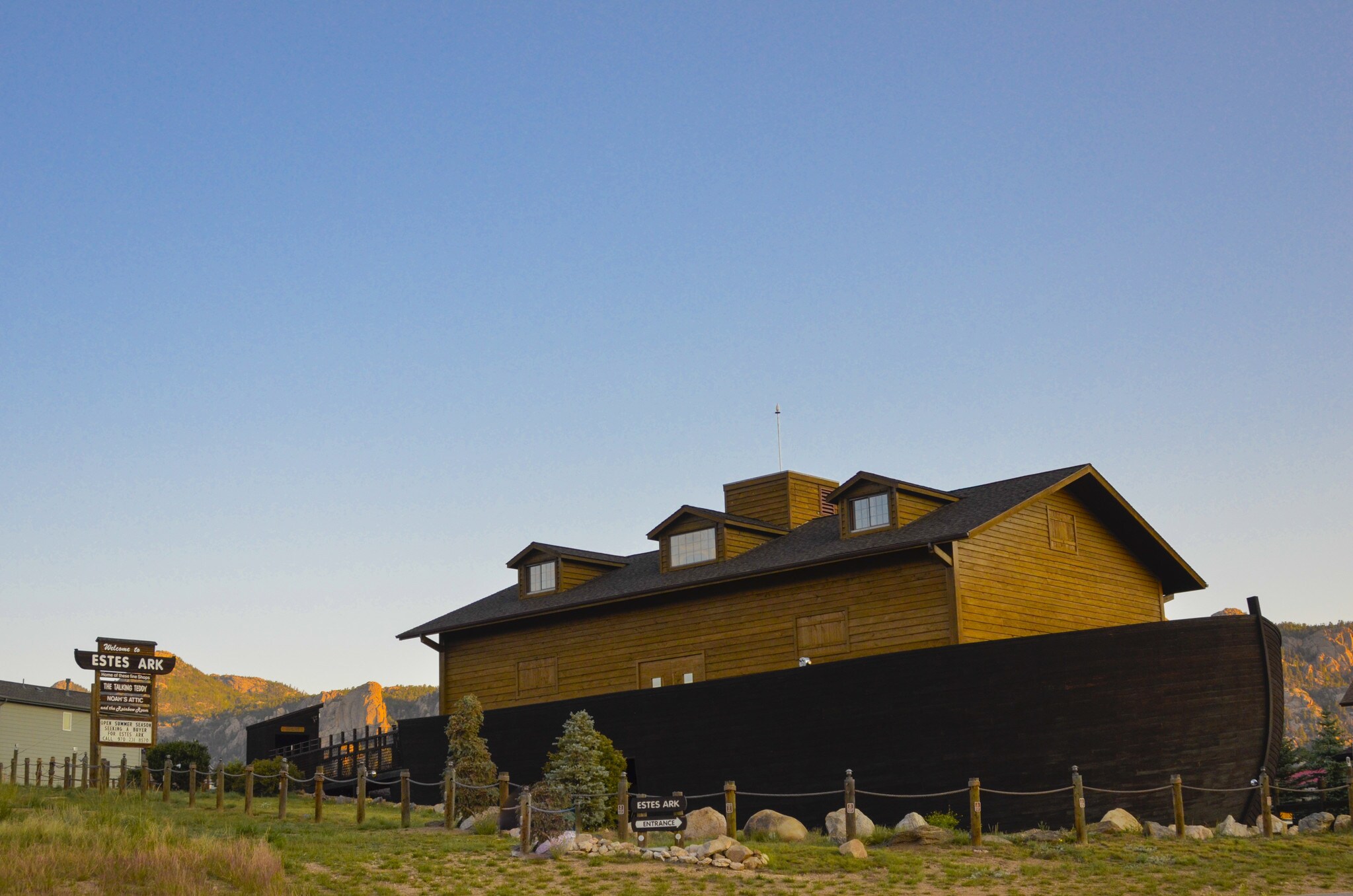 521 Lone Pine Dr, Estes Park, CO for Sale