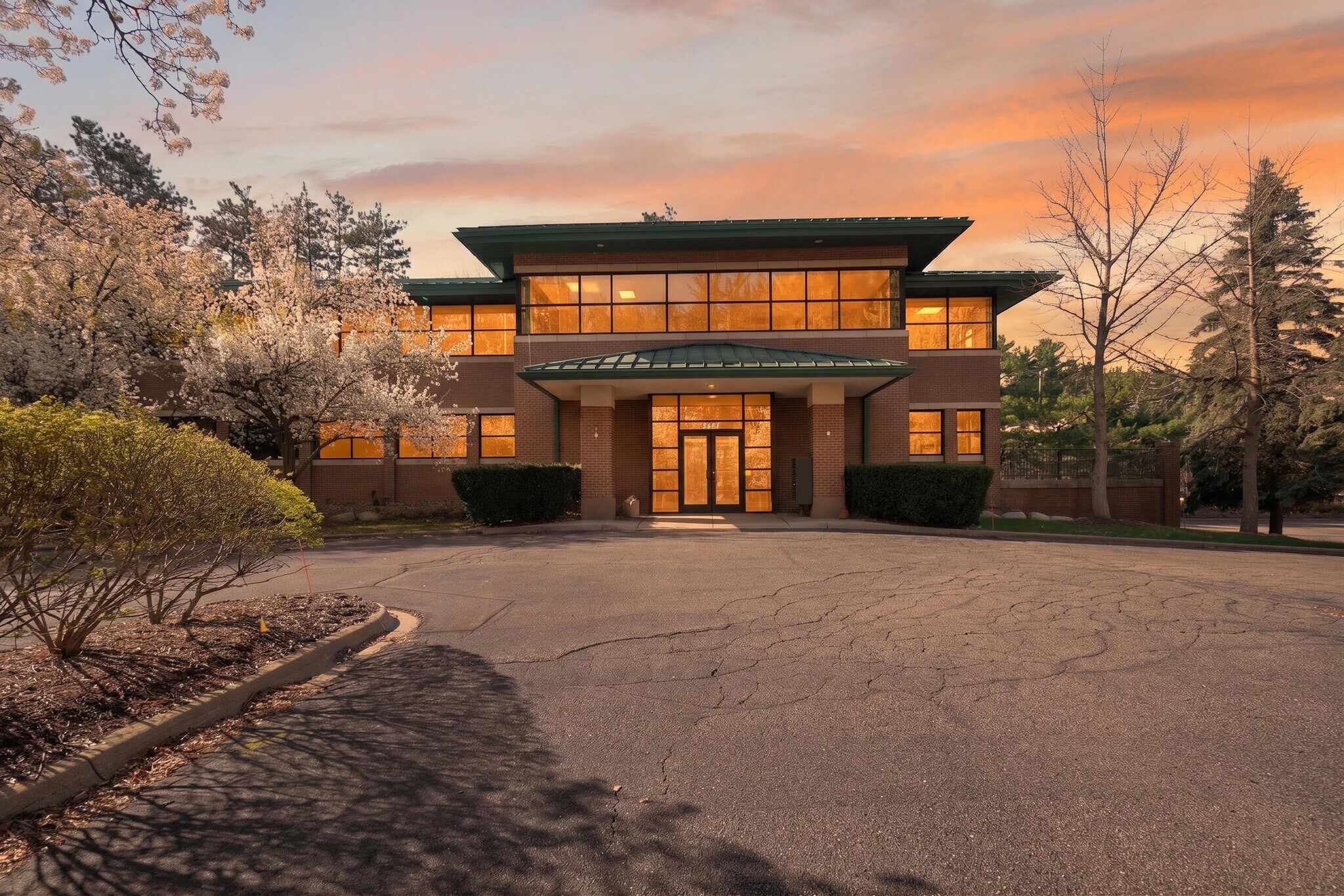 8451 Boulder Ct, Commerce Township, MI for Sale