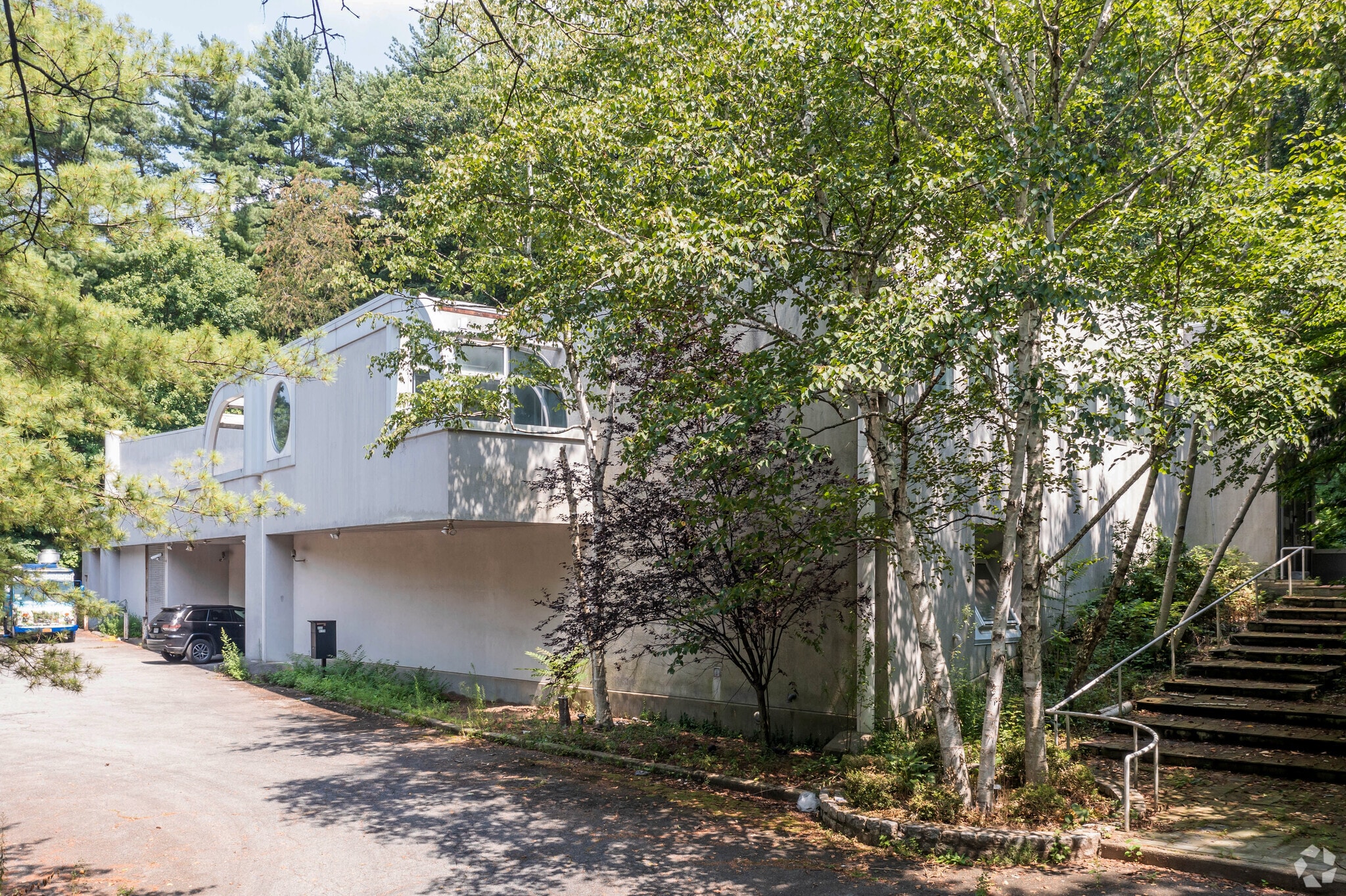 140 Old Saw Mill River Rd, Hawthorne, NY for Sale
