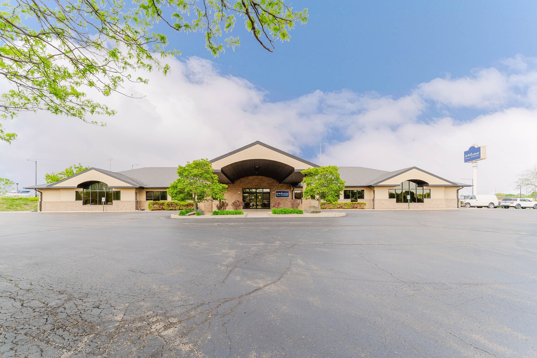 1875 West Pointe Dr, Oshkosh, WI for Sale