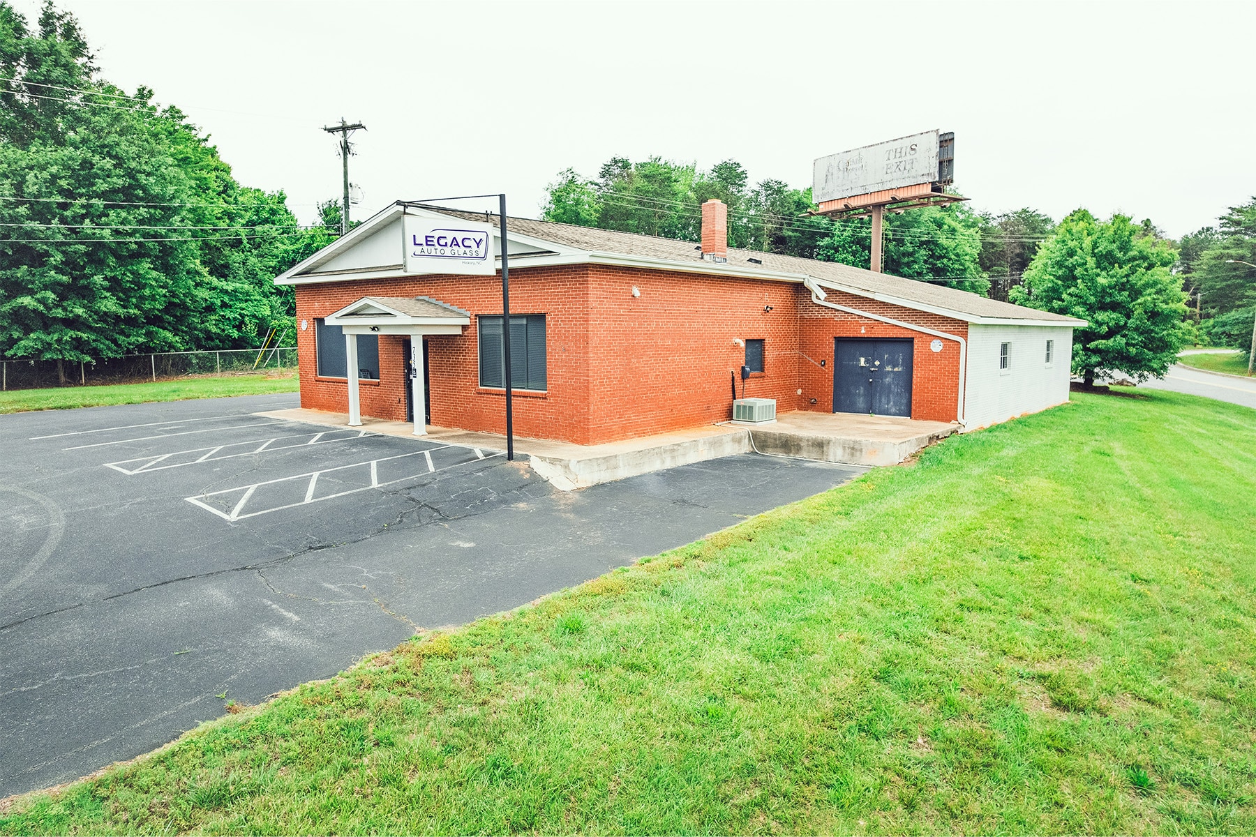 735 13th Avenue Dr SE, Hickory, NC for Rent