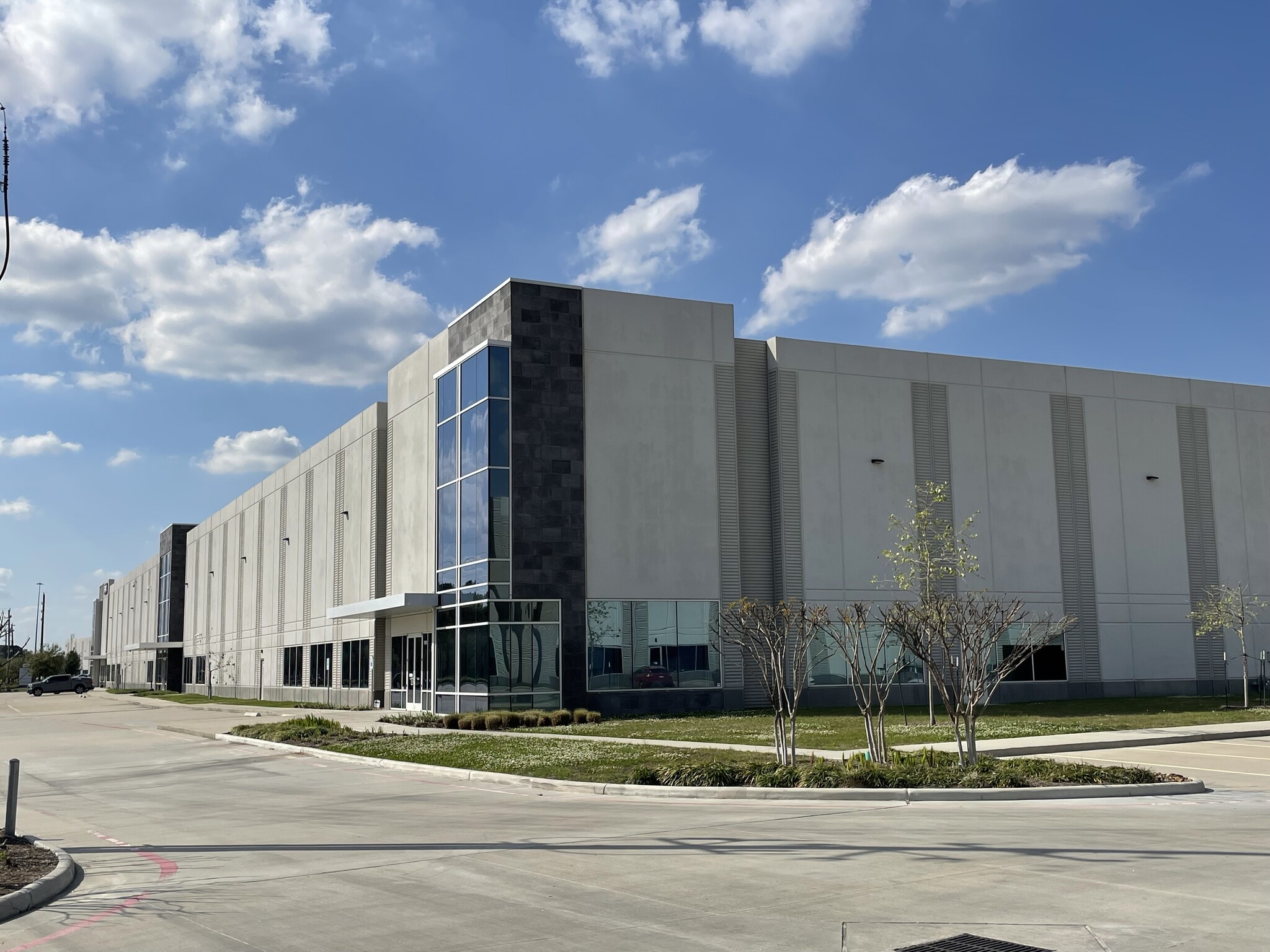 8550 Fallbrook Dr, Houston, TX for Rent