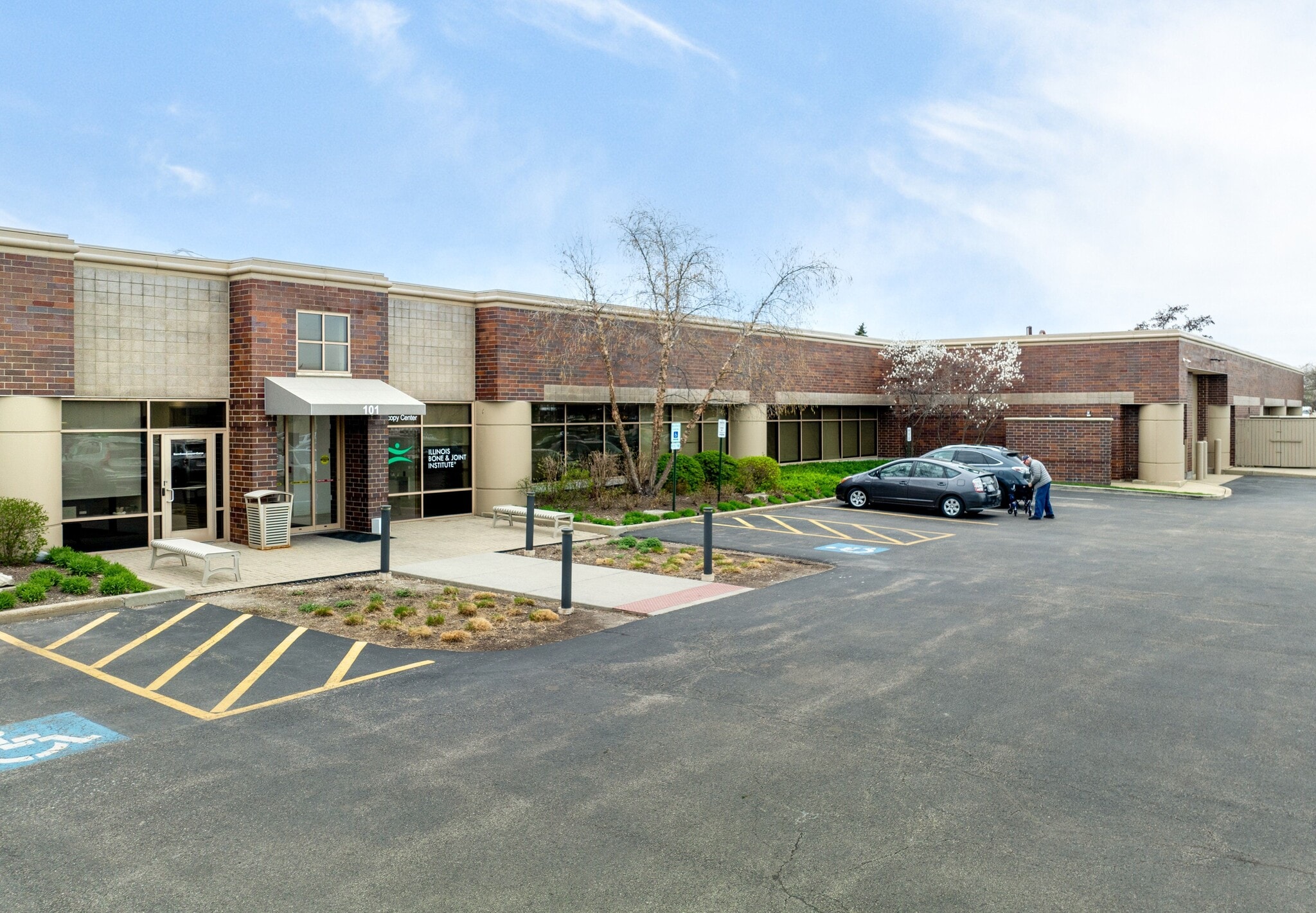 101 Waukegan Rd, Lake Bluff, IL for Rent