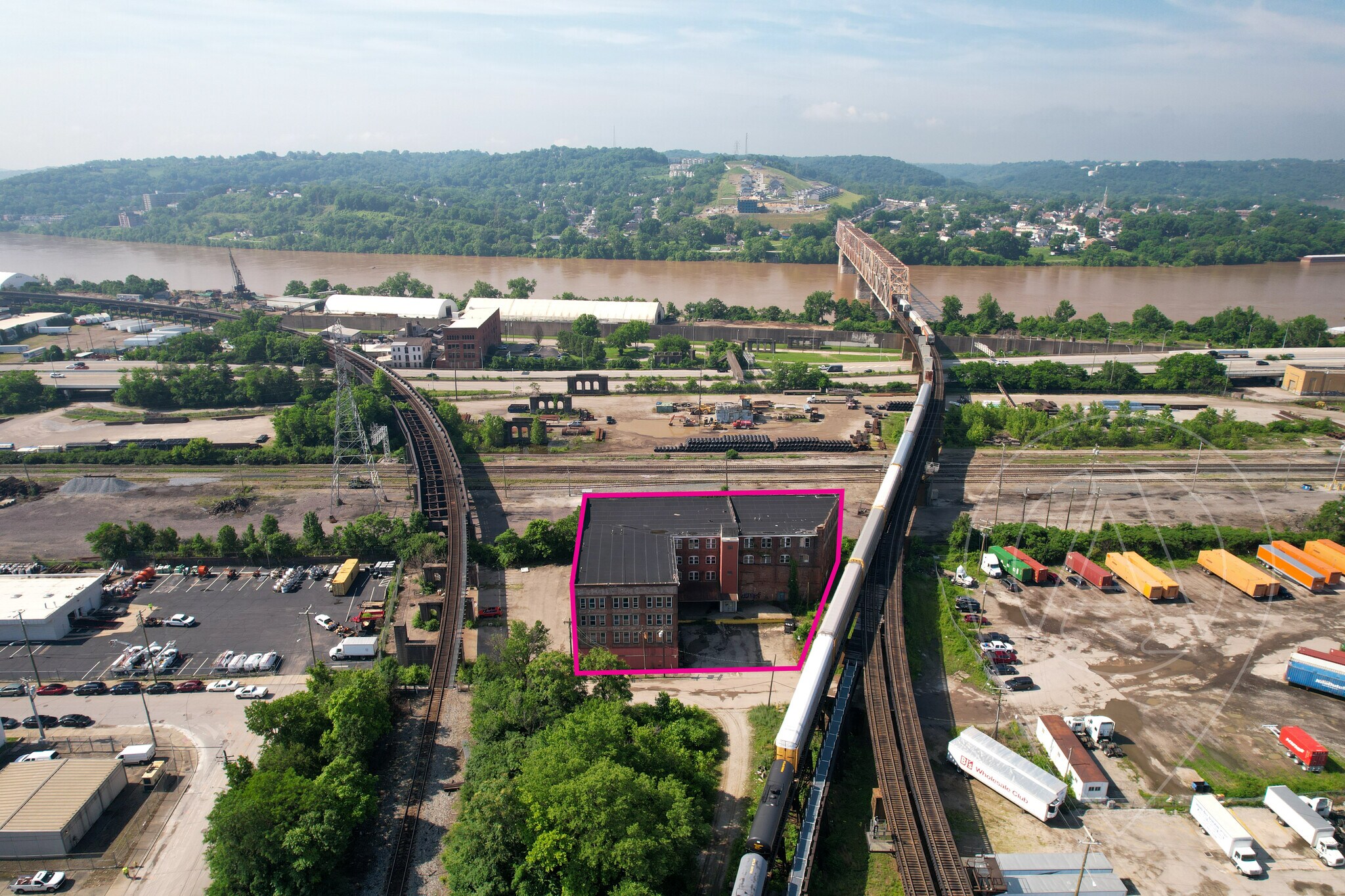 1275 Budd St, Cincinnati, OH for Sale