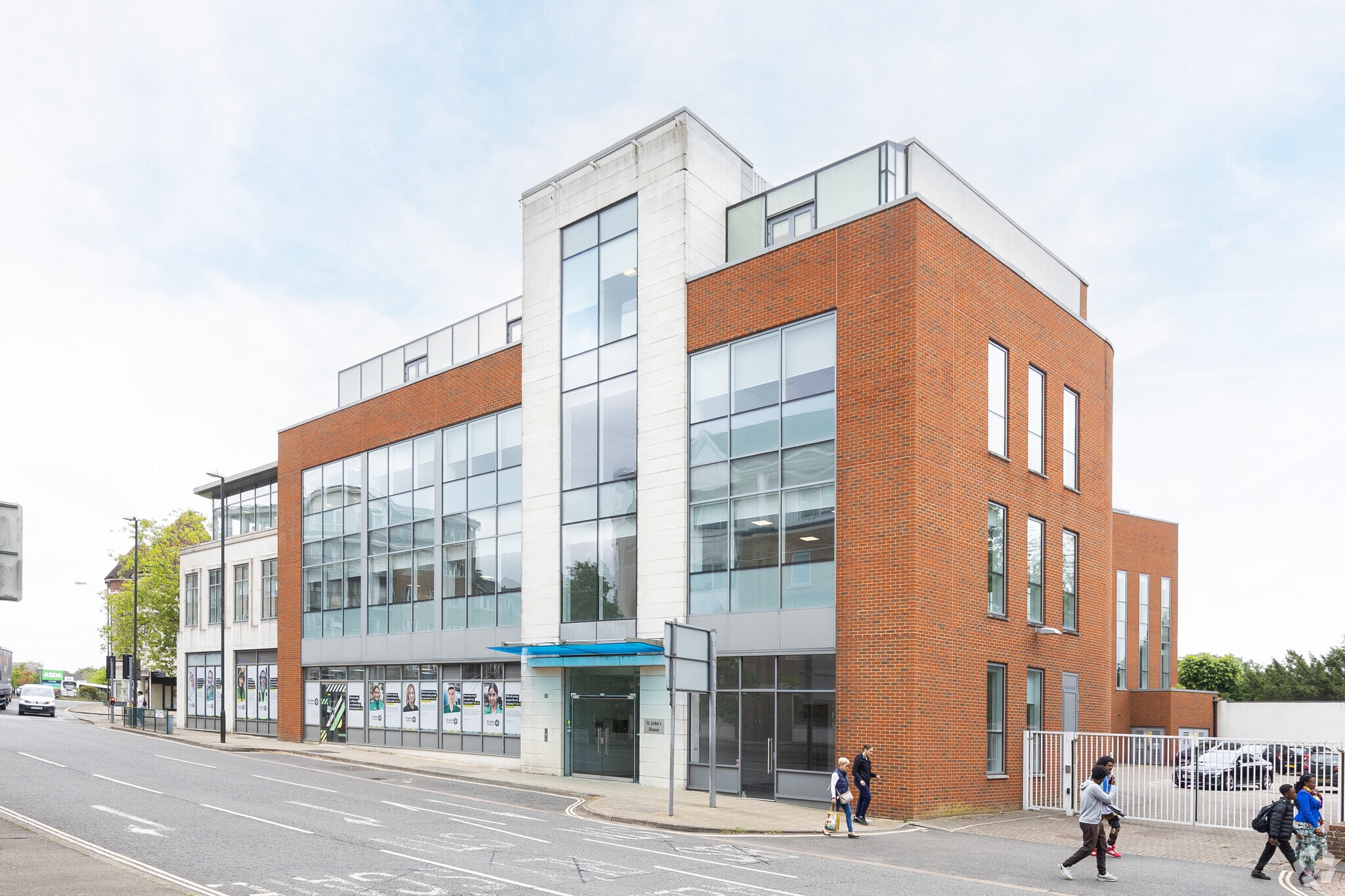 29-35 High St, Crawley, WSX for Rent