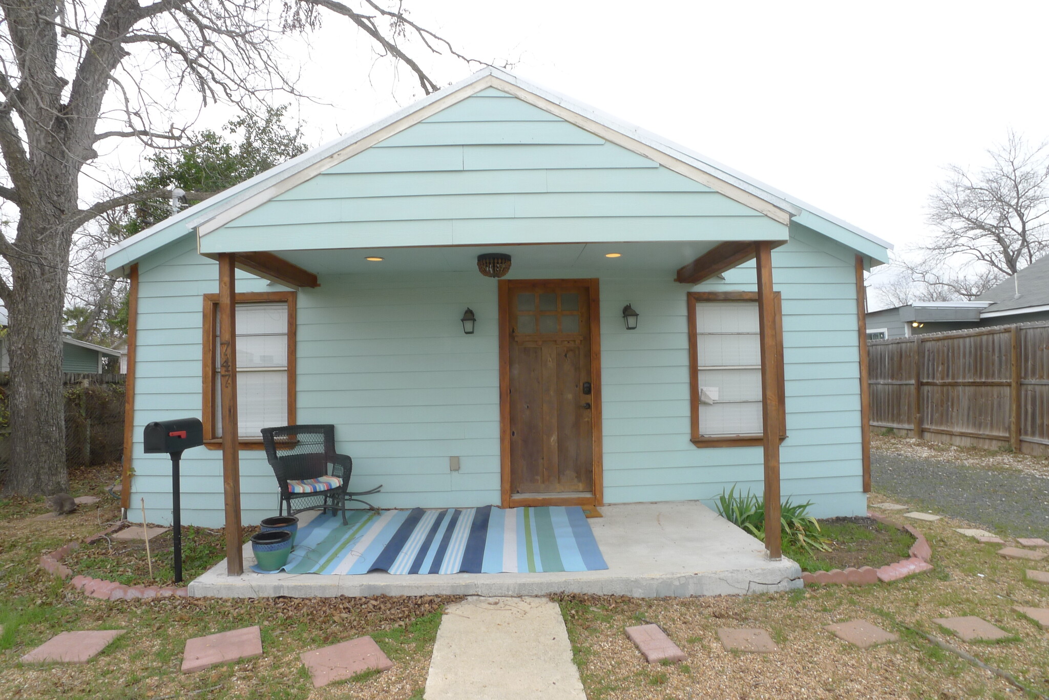 747 Oasis St, New Braunfels, TX for Sale