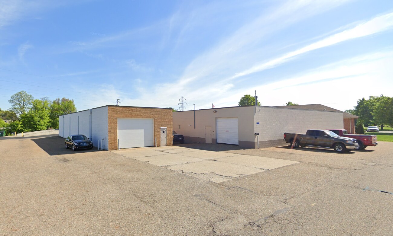 2111 46th St NW, Canton, OH for Rent