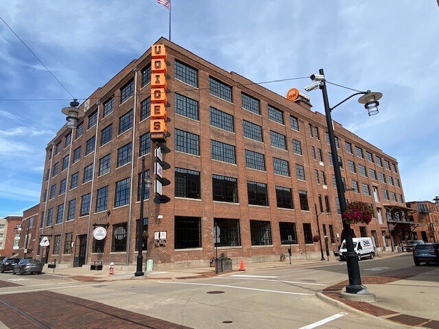 1000 Jackson St, Dubuque, IA for Rent