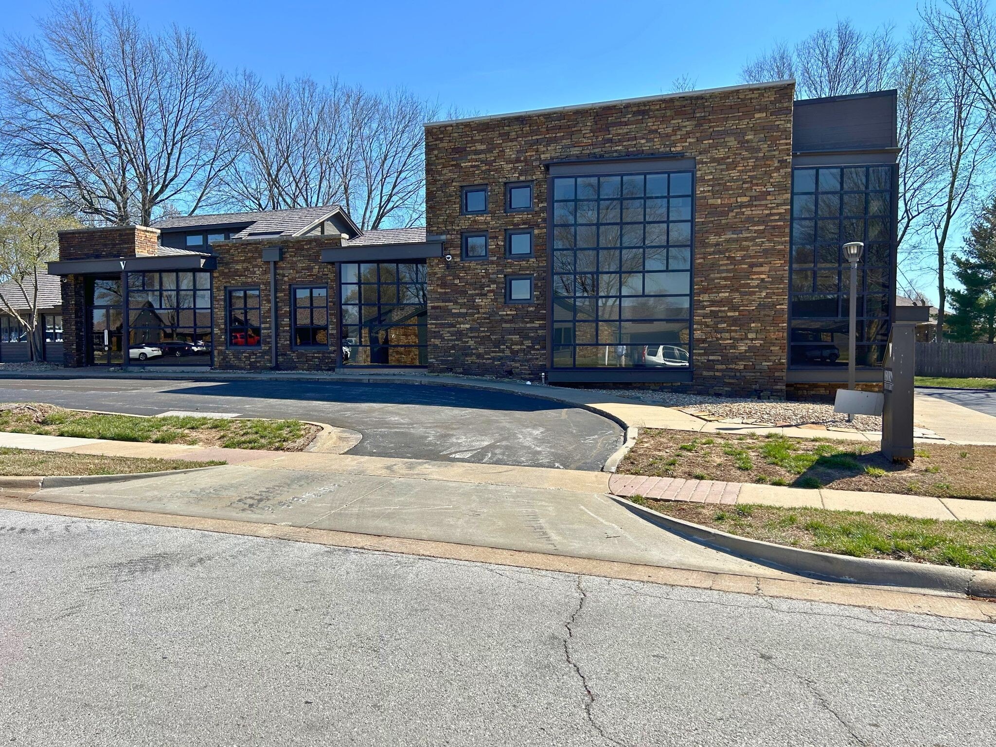 1200 E Woodhurst Dr, Springfield, MO for Rent