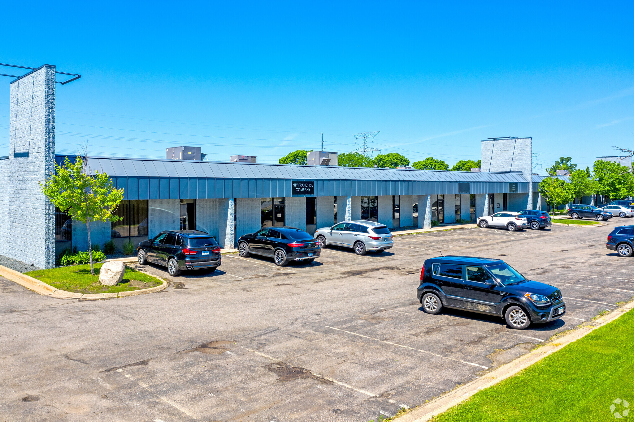 13801-13855 Industrial Park Blvd, Minneapolis, MN for Rent