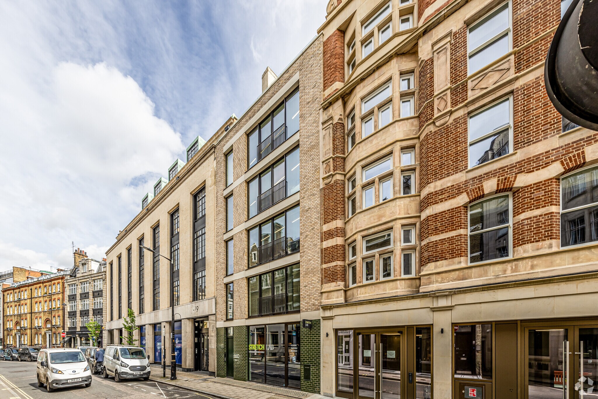 18 Wells St, London, LND for Rent