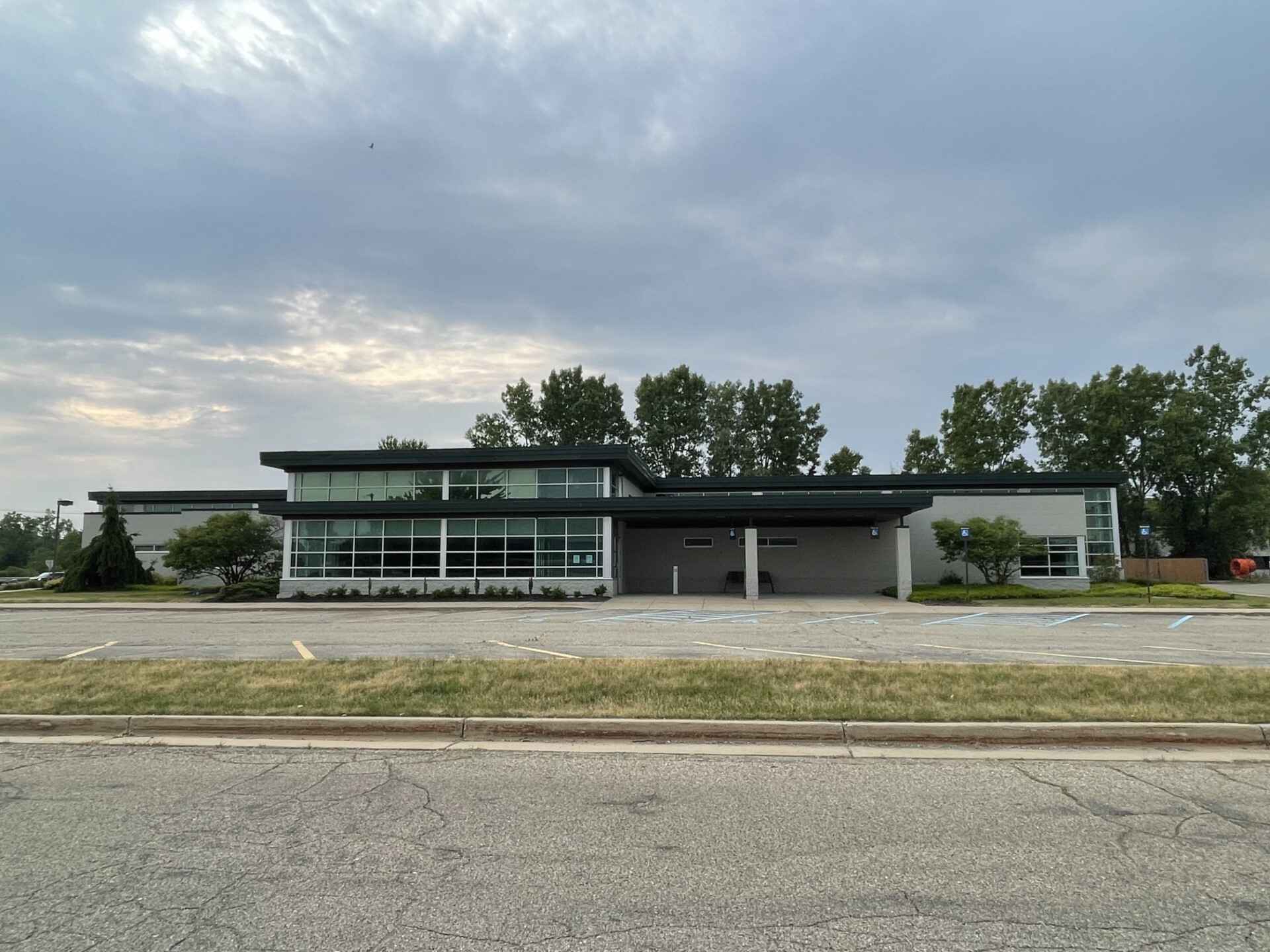 3350 Broadmoor Ave SE, Grand Rapids, MI for Rent