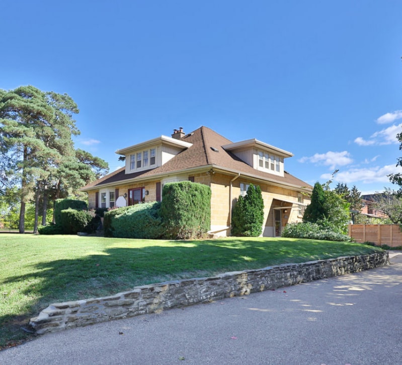 160 King St E, Mississauga, ON for Sale